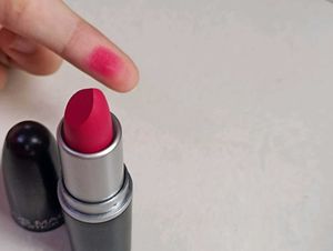 MAC LIPSTICK