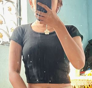 Black Ribbed Short Sleeve Top