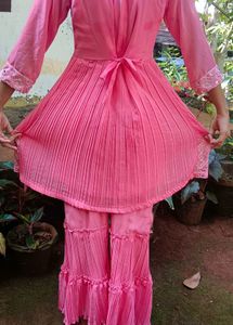 Girls&#39; Pink Embroidered Kurta Set