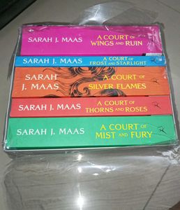 A Court of Thorns and Roses Set