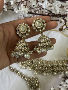 Pearl &amp; Kundan Choker Set With Mangtikka