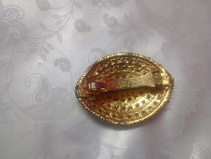 Golden &amp; Green Stone Hair Clip – Traditional Oval