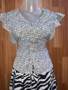 Floral Print Flutter Sleeve Top