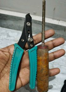 Combo of Screw driver &amp; Wire cutter