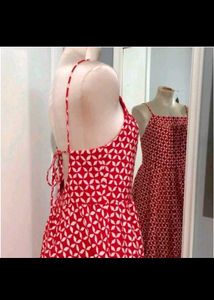 Beautiful Red and White Pinwheel Tie Back