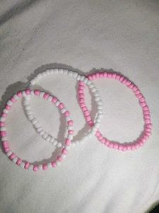 Pack Of Three Beaded Bracelet Set💚