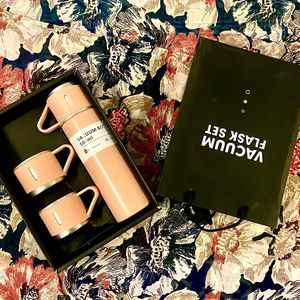Stainless Steel Vacuum Flask Set(Multi Colour As Per Availability To Send Buyer)