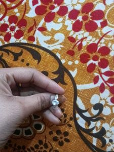 Elegant Ring with Sparkling Detail