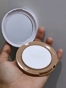 Nykaa 12hr Oil Control Compact SPF 15 PA++