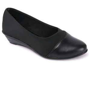 Chic Black Heels with toe comforter