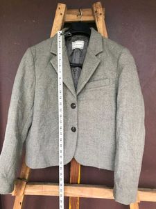Cropped Blazer.