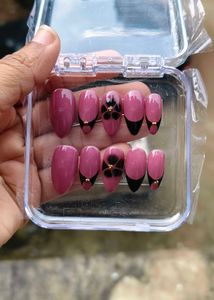 Press-On Nail Set