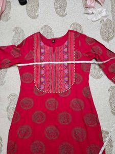 Kurta Set (With Dupatta And Trousers)