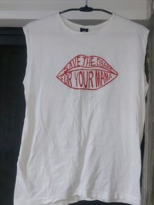 Friends inspi sleeveless tee