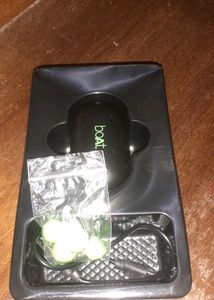 Boat Earbuds 441 It Real Price Is 2000 And It Is Has No Damage