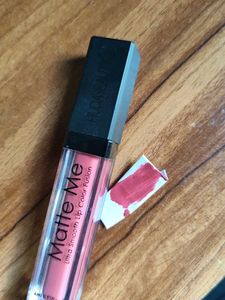 Huda Beauty Matte Me Ultra Smooth Lip Color
