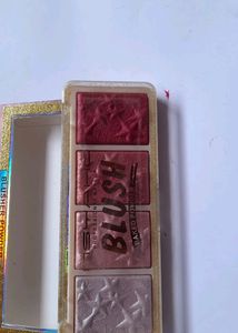 High Pigment Blusher With 4 Different Sheds