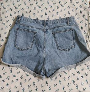 High Wasted Button Roll Up Shorts With Packets