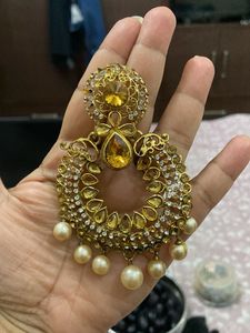 Golden partwear ear rings