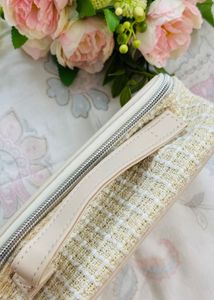 MINISO Pouch with Free Makeup Brushes