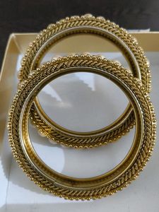 Moti Studded Kangan Set