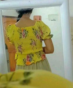 Prettiest Top 💛✨