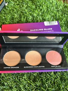 PURPLE DAZZLING GLAZE ULTRA COMPLETE FACE PALETTE