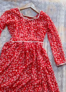 Red Floral Niarcut Kurti (Women&#39;s)
