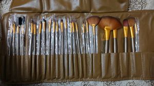 24🆕Makeup Brushes + 🆓 Foundation