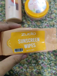 Combo of Lakme &amp; VLCC Moisturizer.FREE ZUDIO WIPES