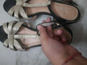 Carlton London Black Gold Sandals 5