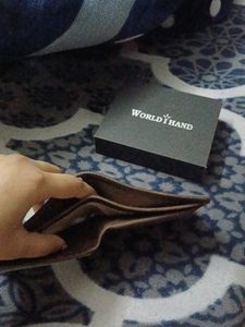 man&#39;s wallet