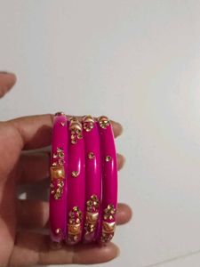 Handmade Woolen Bangle,4 Kanch Ke Aur 1pair Metal