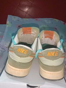 Nike Dunk Low Sneakers