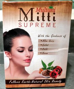 Multani Mitti Powder In A Glass Jar