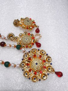 Pretty Neck Piece
