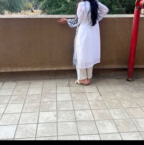 Elegant White Embroidered Kurta