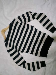 Striped V-Neck Fitted Sweater