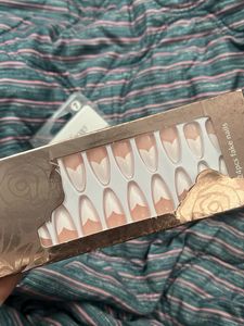 fake nails; press ons