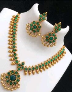 Emerald Stone Necklace Set