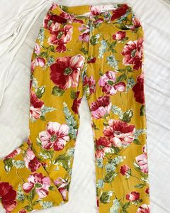 Floral print pants 🌼🪻🪷🌺🌹🌻