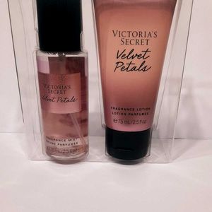 Victoria&#39;s Secret Velvet Petals Set