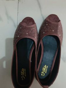 Bebo Embellished Open Toe Juttis