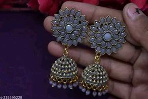 Grey Earing