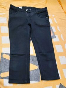 Black Denim Capri Jeans