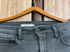 Levi’s Charcoal Black Skinny Fit Jeans – Size 28