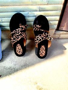 Donation ..Stylish Women&#39;s Sandals - Set of 2