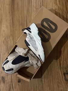 Yeezy x adidas 700 MVN Sneakers Unisex