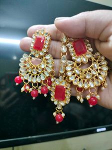 Beautiful Kundan Earings And Mang Tikjja