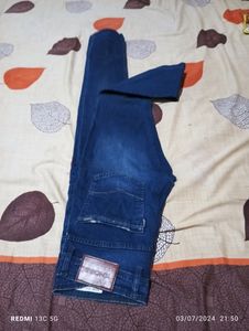 Blue Jeans White Shade